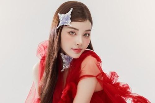 'Nữ thần chuyển giới' Đan Tiên bất ngờ chuyển hướng sang ca hát khiến netizens không khỏi tò mò
