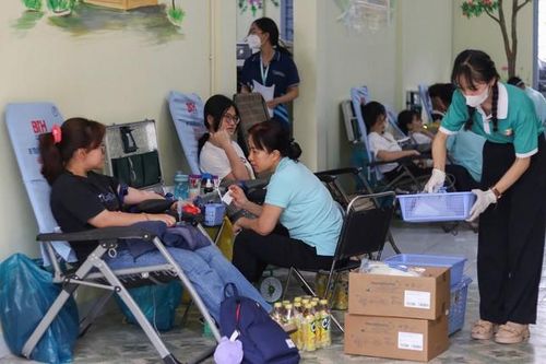 'Ngày tình nguyện Đỏ' của những sinh viên Nhân văn