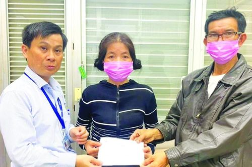 Nhân viên công tác xã hội bệnh viện: Điểm tựa của người bệnh yếu thế