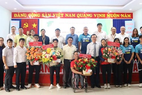 Ban Tuyên giáo và Dân vận Thành ủy TPHCM thăm, chúc mừng các tập thể và cá nhân ngành thể thao