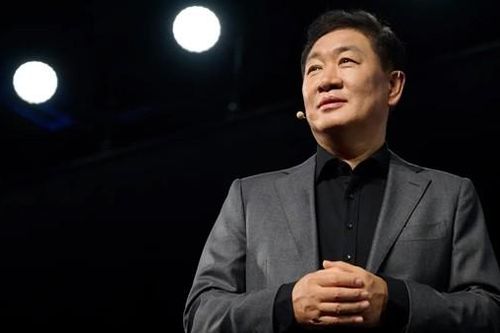 Chân dung CEO Samsung vừa đột ngột qua đời ở tuổi 63