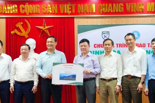 Đại học Thái Nguyên tặng 1.000 cuốn sách cho huyện Định Hóa