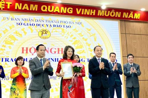 Nhiều trường THPT tốp đầu của Hà Nội có Hiệu trưởng mới