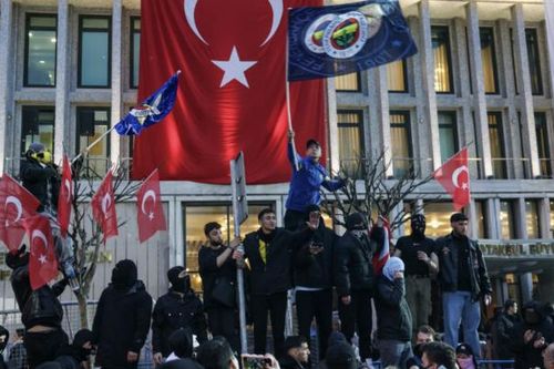Tổng thống Thổ Nhĩ Kỳ chỉ trích các cuộc biểu tình ở Istanbul là 'phong trào bạo lực'