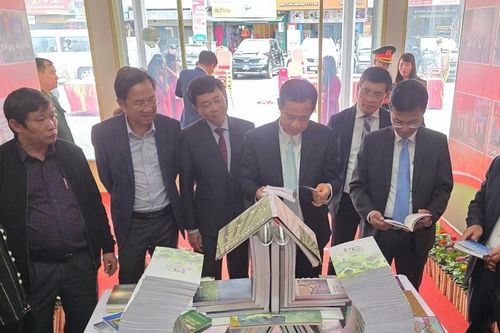Nhìn lại Lâm Đồng – 50 năm niềm vui thống nhất qua những hiện vật