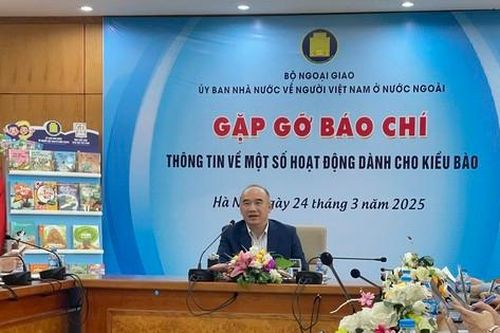 100 kiều bào tiêu biểu tham gia 'Chuyến tàu Đại đoàn kết' thăm huyện đảo Trường Sa