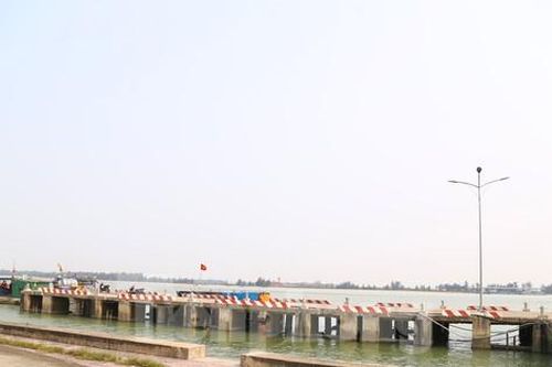 Cảng cá hơn 100 tỷ đồng ở xứ Nghệ đìu hiu, duy nhất 1 tàu cá neo đậu