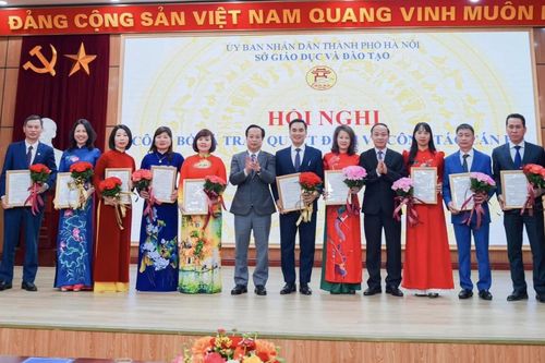 Nhiều trường THPT ở Hà Nội có hiệu trưởng mới