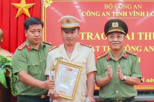 Đại úy bị đứt lìa 2 chân khi bắt cát tặc là gương mặt trẻ Công an tiêu biểu