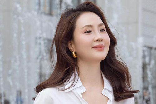 Hồng Diễm tuổi 42 'trẻ như nữ sinh', MC Mai Ngọc rạng rỡ dù tăng cân