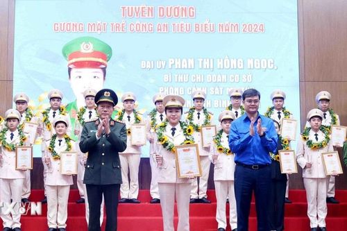 Xây dựng đội ngũ thanh niên Công an nhân dân 'vừa hồng, vừa chuyên'