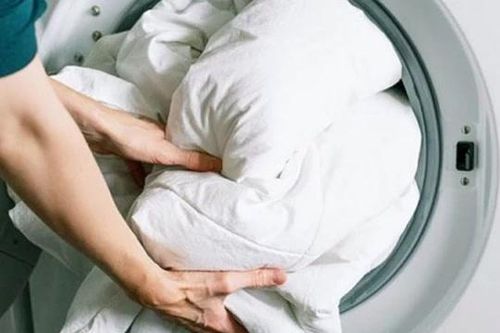 Những sai lầm khi giặt chăn ga gối đệm khiến bạn vừa mất tiền lại còn hại sức khỏe