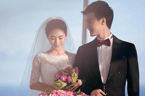 Nữ diễn viên nổi tiếng xác nhận ly hôn sau 10 năm cưới