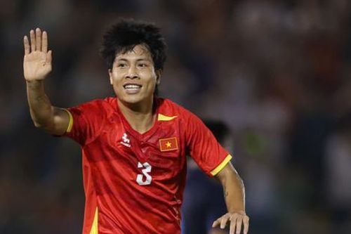 Ngày rực sáng của hậu vệ Văn Vĩ