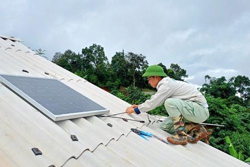 Nhật Bản hỗ trợ 'thắp sáng' Mù Cang Chải bằng hệ thống năng lượng mặt trời
