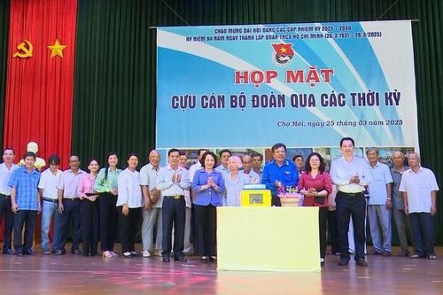 Chợ Mới họp mặt cựu cán bộ Đoàn qua các thời kỳ