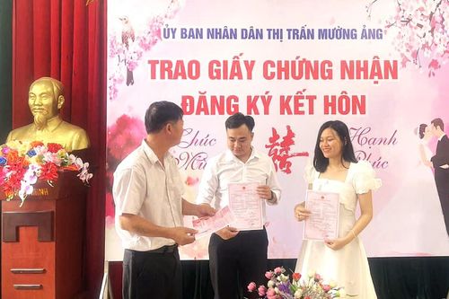 Xây dựng chính quyền cơ sở vững mạnh toàn diện