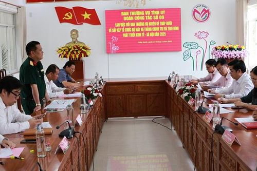 Đoàn công tác của Ban Thường vụ Tỉnh ủy Đồng Tháp làm việc với Ban Thường vụ Huyện ủy Tháp Mười
