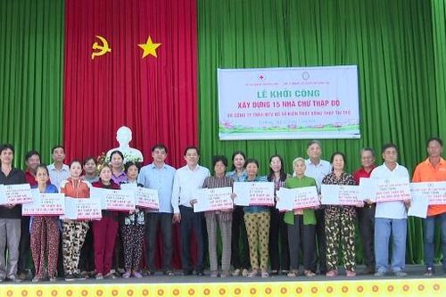 Hỗ trợ cất 15 căn nhà Chữ thập đỏ cho hộ nghèo, cận nghèo tại huyện Tân Hồng
