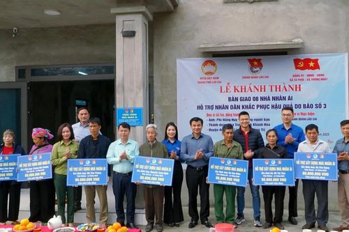 Bàn giao 8 nhà Nhân ái cho hộ dân bị ảnh hưởng bởi bão số 3