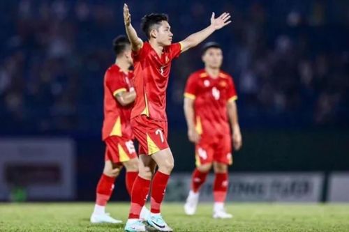 ĐT Việt Nam với ĐT Lào: Mong 'đầu xuôi đuôi lọt'
