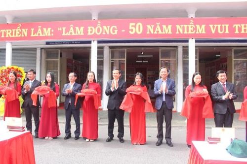 Quyền Bí thư Tỉnh ủy Nguyễn Thái Học dự khai mạc triển lãm Lâm Đồng - 50 năm Niềm vui thống nhất
