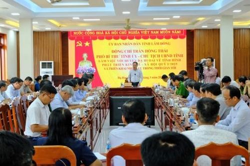 Chủ tịch UBND tỉnh Lâm Đồng Trần Hồng Thái làm việc với lãnh đạo huyện Đạ Huoai