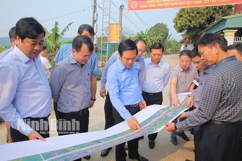Đồng chí Chủ tịch UBND tỉnh kiểm tra tiến độ thi công Dự án tuyến đường Bái Đính-Ba Sao