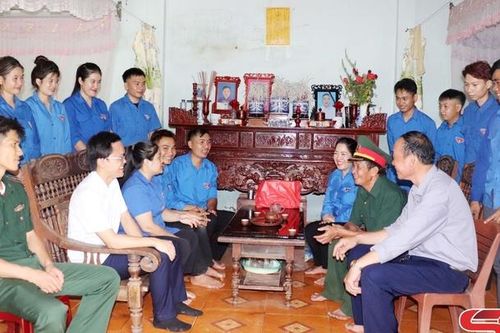 'Thắp lửa' truyền thống cho thế hệ trẻ