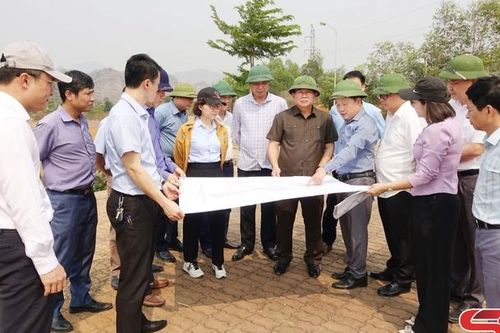 Đồng chí Phó Bí thư Thường trực Tỉnh ủy kiểm tra tiến độ các dự án tại Khu công nghiệp Mai Sơn