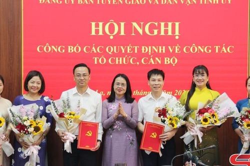 Đảng ủy Ban Tuyên giáo và Dân vận Tỉnh ủy công bố các quyết định về công tác tổ chức, cán bộ