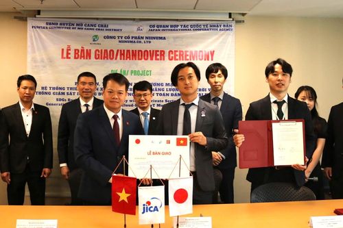 JICA bàn giao 300 thiết bị phát và lưu trữ điện mặt trời cho huyện Mù Cang Chải (Yên Bái)