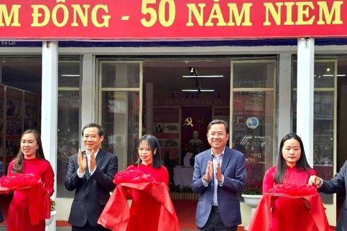 Triển lãm ảnh 'Lâm Đồng - 50 năm niềm vui thống nhất'