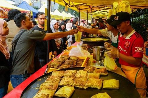 Các khu chợ Malaysia dự kiến thu về 600 triệu USD trong tháng Ramadan
