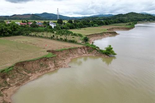 Nguy cơ cuốn trôi dự án kè hơn 82 tỷ bên bờ sông Mã