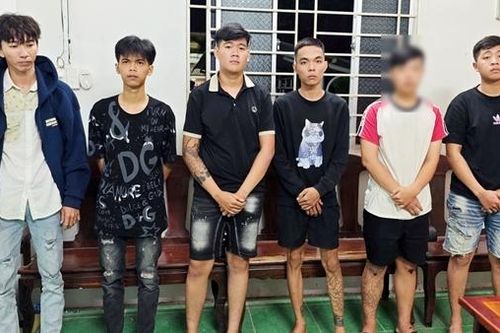 Tạm giữ hình sự 6 đối tượng gây rối trên QL 61C