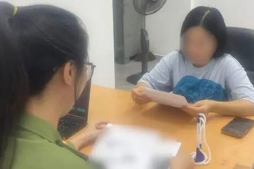 Bác tin dừng xe ở làn khẩn cấp đi vệ sinh bị phạt nguội