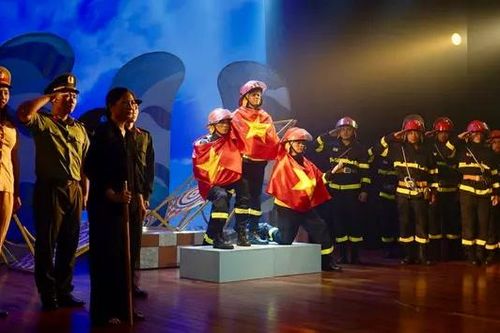 'Ngược chiều bình an' - xúc động chuyện lính cứu hỏa
