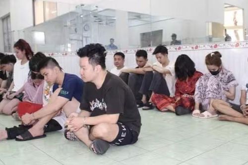 Công an ập vào căn hộ chung cư, phát hiện 2 nhóm nam thanh nữ tú thác loạn tập thể với hiện trường đáng lên án