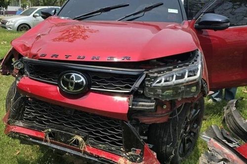 Người phụ nữ lái Toyota Fortuner tông 2 thiếu niên tử vong: Bị cáo buộc cho con nhỏ cầm lái gây tai nạn, bí ẩn thẻ nhớ trong camera hành trình