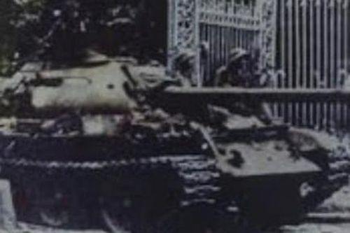 Bài 1: 'Đem đại nghĩa thắng hung tàn' (*)