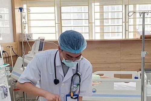 Uống nước kiềm chữa bệnh tại nhà 'thầy lang', cụ bà bị hôn mê, nguy kịch