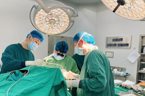 Người phụ nữ nặng hơn 100kg hôn mê sâu sau khi uống rượu