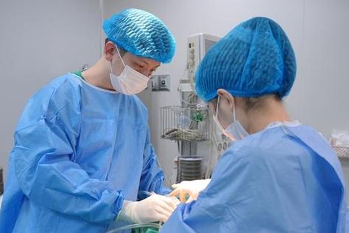 Chi hàng chục triệu tiêm filler 'nâng cấp' vòng 1 và 3, nhiều chị em vẫn rước họa sức khỏe