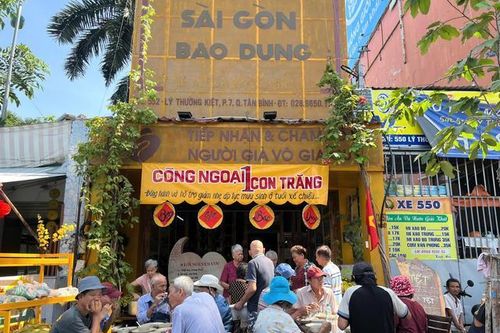 'Cõng Ngoại 1 Con Trăng' – Cây cầu nối giữa những mảnh đời và lòng nhân ái