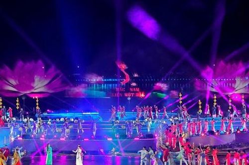 Mãn nhãn chương trình khai mạc Năm Du lịch quốc gia - Huế 2025