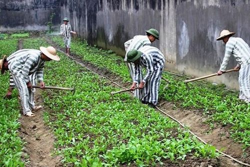 Người bị tạm giữ, tạm giam không được gặp thân nhân khi nào?
