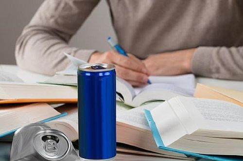 Nước tăng lực sẽ gặm nhấm cơ thể bạn từ bên trong