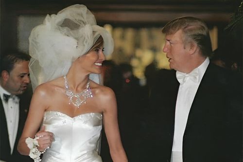 Thực hư chuyện váy cưới của vợ ông Trump bị rao bán trên mạng