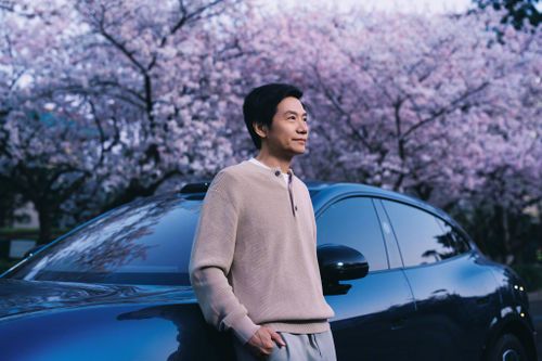 CEO Xiaomi đích thân làm mẫu ảnh quảng bá SUV điện